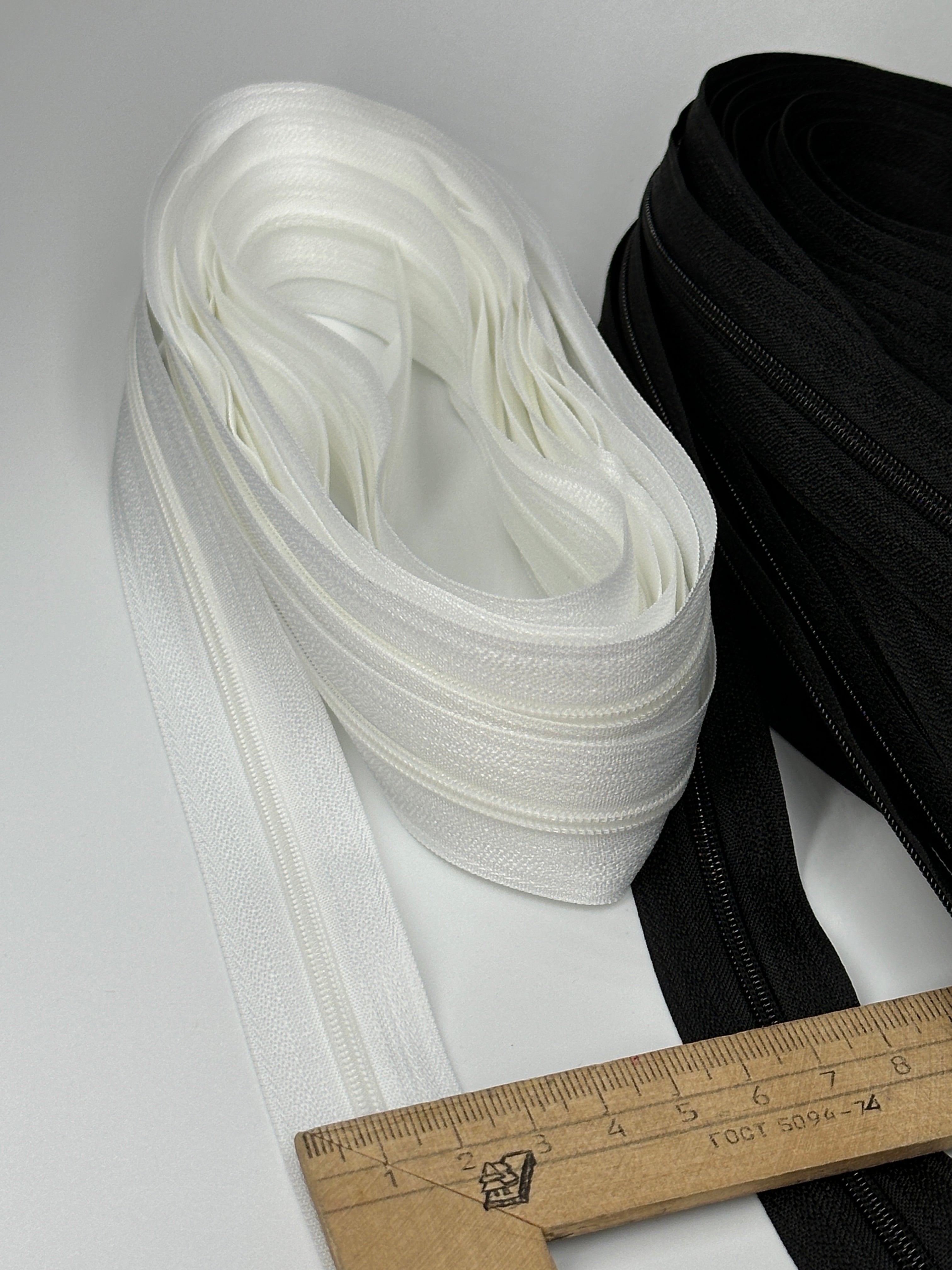 Spiral zipper 3mm in meters (measured) black/white color